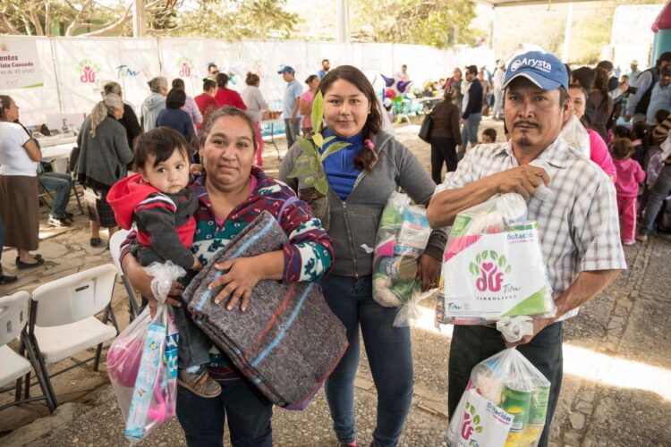 Realizan donaciones a DIF Tamaulipas en favor de familias