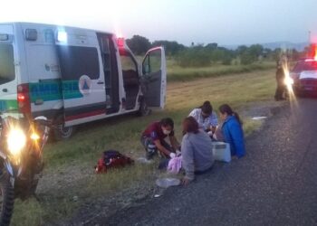Primas se lesionan al chocar  su motocicleta