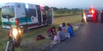 Primas se lesionan al chocar  su motocicleta