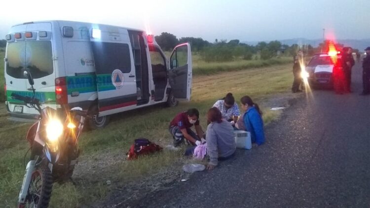 Primas se lesionan al chocar  su motocicleta