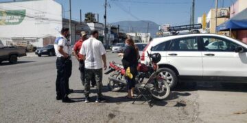 Matrimonio se golpea en accidente