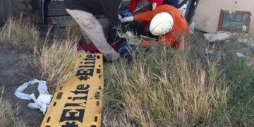 Vuelca tráiler cargado con aceite en ruta Victoria-SLP