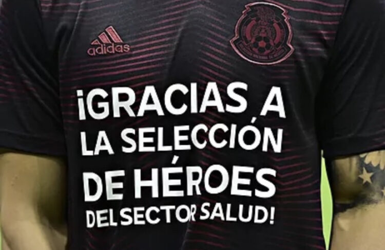 La selección mexicana le brinda un reconocimiento al cuerpo médico del país en el duelo ante Guatemala