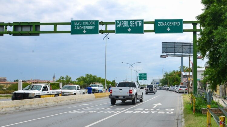 Van CBP y Nuevo Laredo por  Sentri fijo en Puente Internacional 1