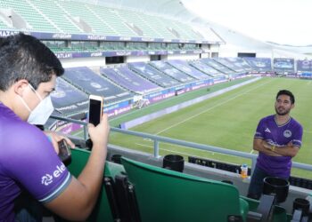 ¡Noche histórica para el Mazatlán FC! recibe por primera vez a su afición en el Kraken