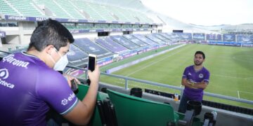 ¡Noche histórica para el Mazatlán FC! recibe por primera vez a su afición en el Kraken