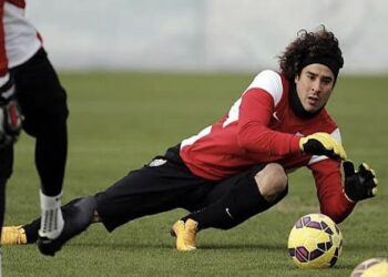 Guillermo Ochoa ya entrena al parejo en el América y podría regresar contra Tigres