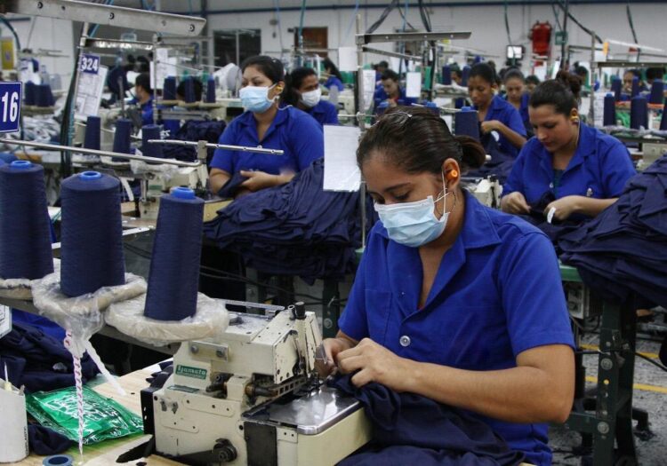 Ofrecen maquiladoras vacantes en Nuevo Laredo