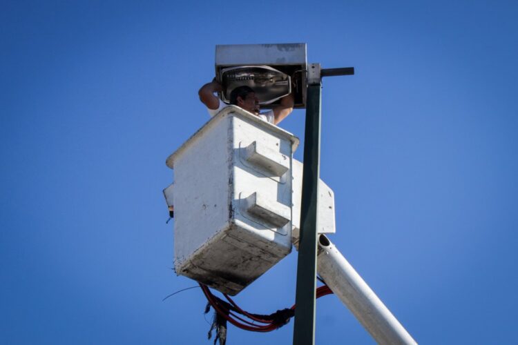 Reemplazarán 100 luminarias