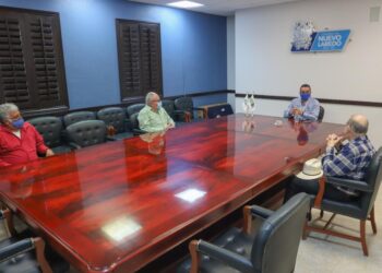 Gestiona alcalde de Nuevo Laredo concesiones de taxi