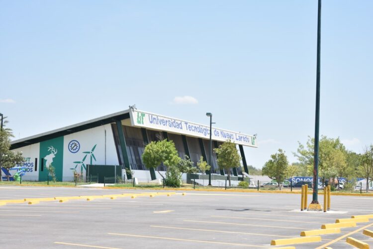 Universidad Tecnológica neolaredense cumple 18 años