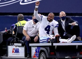 Dak Prescott el quarterback de los Cowboys sufre una terrible fractura de tobillo