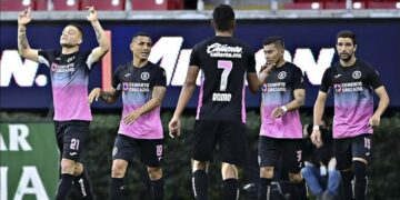 Cruz Azul termina la sequía de resultados y goles, a costa de Chivas en el Akron
