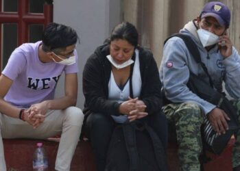 Pacientes de Covid contagian en promedio a la mitad de su familia