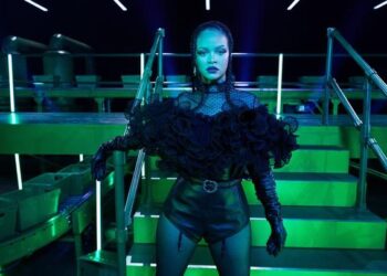 Rihanna quiere animar al mundo con desfile de modas