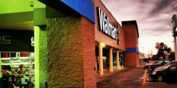 Ofrecen reubicación a comerciantes ambulantes