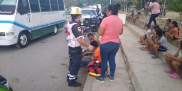 Choque entre motos deja dos lesionados