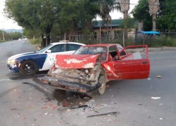 Se lesionan mujeres en aparatoso choque