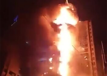 Incendio consume edificio en Corea del Sur, evacuan 33 pisos