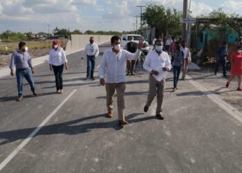 Entrega Mario López obras de pavimentación en colonias de Matamoros