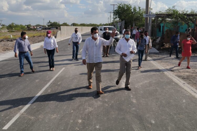 Entrega Mario López obras de pavimentación en colonias de Matamoros