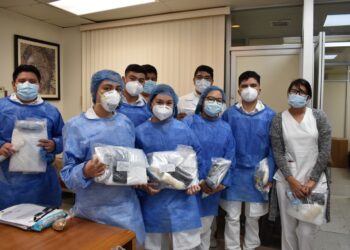 Entrega La UAT equipo de protección a médicos internos y residentes