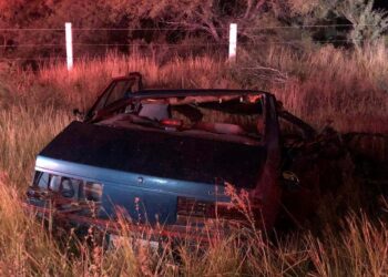 Se mata jornalero al estrellar su auto con tráiler en Tula