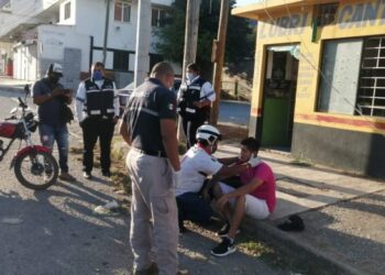 Motociclista cae a pavimento y se lesiona