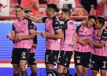Necaxa vence a los Xolos en el regreso de los aficionados a los estadios en la Liga MX