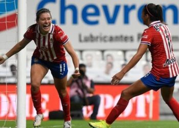 Chivas Femenil golea a Rayadas de Monterrey y le quita el invicto