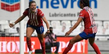 Chivas Femenil golea a Rayadas de Monterrey y le quita el invicto