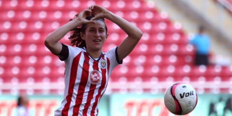 Tania Morales sale con éxito de su operación de rodilla