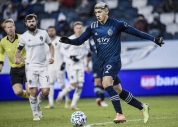 Alan Pulido vuelve a marcar y comanda la goleada del Sporting ante Colorado