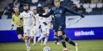 Alan Pulido vuelve a marcar y comanda la goleada del Sporting ante Colorado