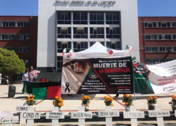 Acusan a AMLO de matar democracia