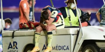 Nicolás Benedetti sale entre lágrimas por lesionarse de nuevo la rodilla