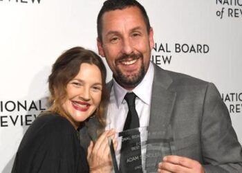 Adam Sandler cuenta que un fan lo engañó tras pedirle un autógrafo