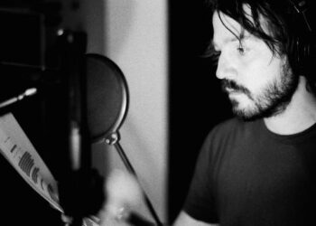 Diego Luna narra en podcast “La advertencia”