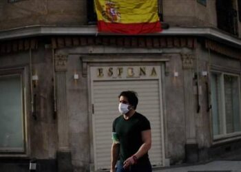 España decreta estado de emergencia por rebrote de COVID