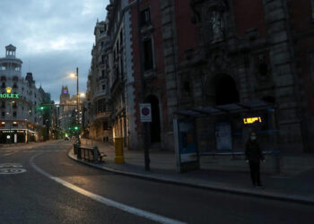 Vuelve cierre perimetral en Madrid por aumento de COVID-19