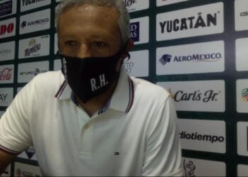 Resalta técnico Roberto Hernández reacción universitaria