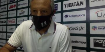 Resalta técnico Roberto Hernández reacción universitaria