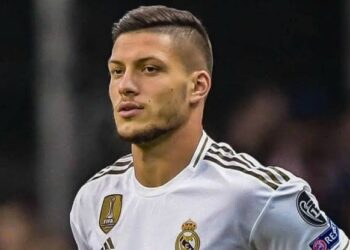 Luka Jovic pagará 30.000 euros de multa por saltarse el confinamiento en Serbia