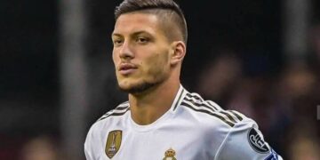 Luka Jovic pagará 30.000 euros de multa por saltarse el confinamiento en Serbia