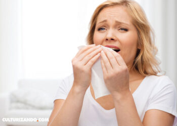 ¿Se puede estornudar con los ojos abiertos?