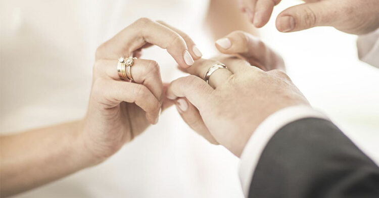¿Por qué se usa el anillo de bodas en el dedo anular?