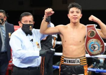 Jaime Munguía, campeón intercontinental… ¡gracias a un brutal golpe a Tureano Johnson!