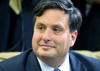 Biden nombra a Ron Klain como jefe de su futuro gabinete