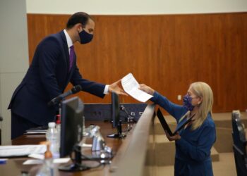 Hasta 6 años de prisión a quien teniendo la custodia retenga y oculte menores