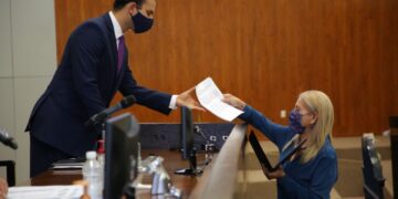 Hasta 6 años de prisión a quien teniendo la custodia retenga y oculte menores